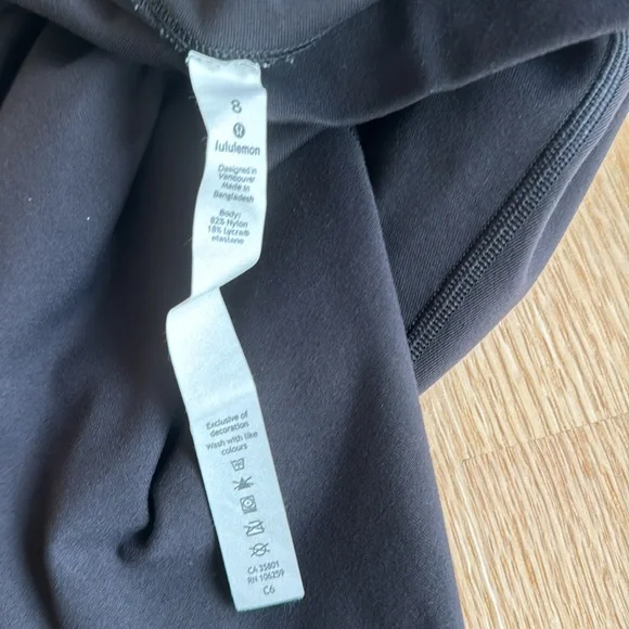 Authentic Lululemon cropped leggings - Picture 4 of 4